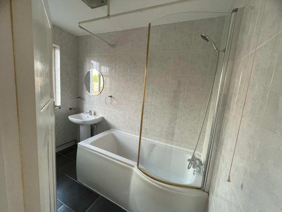 2A Seymour Road Villa Sutton  Exterior photo